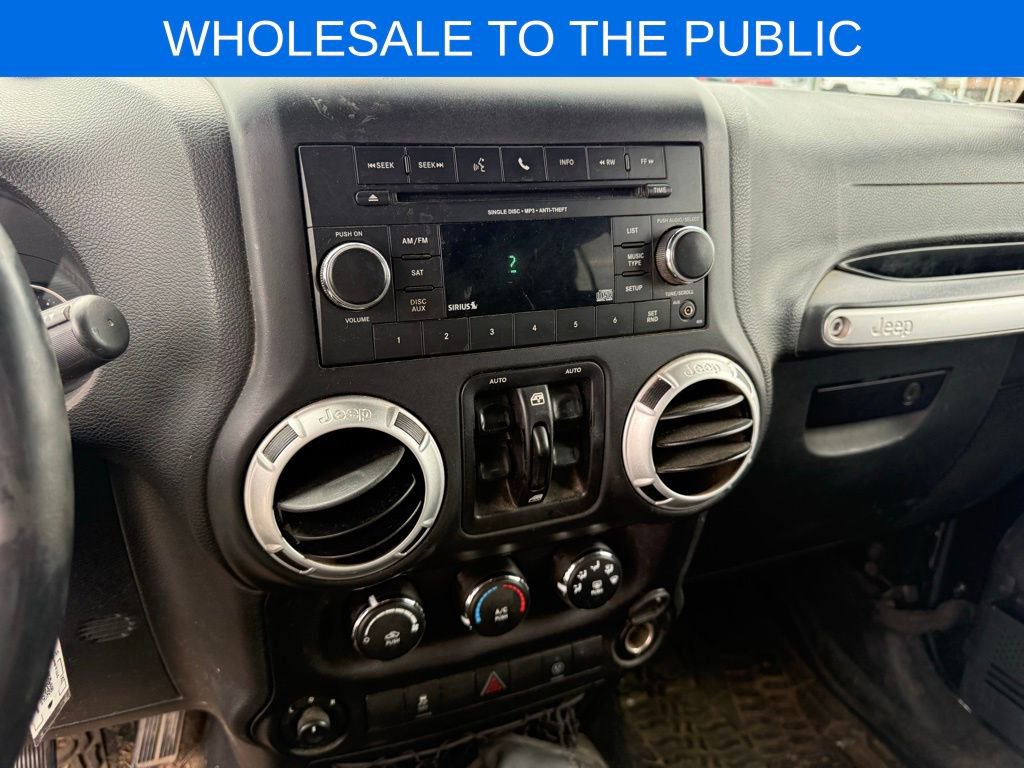 Used 2016 Jeep Wrangler Unlimited Sahara w/ Connectivity Group image 17