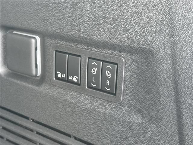 New 2026 GMC Yukon XL AT4 Ultimate AWD/4WD image 12