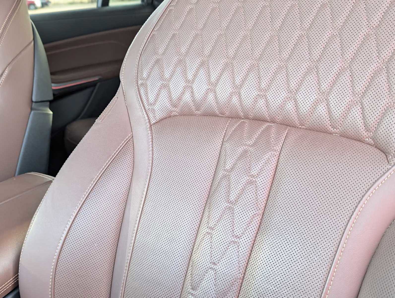 Used 2024 BMW X7 M60i w/ Executive Package image 21