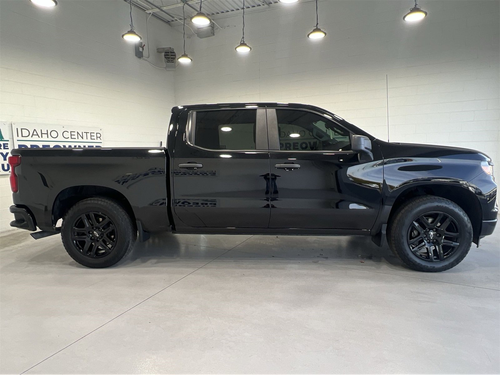 Used 2022 Chevrolet Silverado 1500 Custom image 9