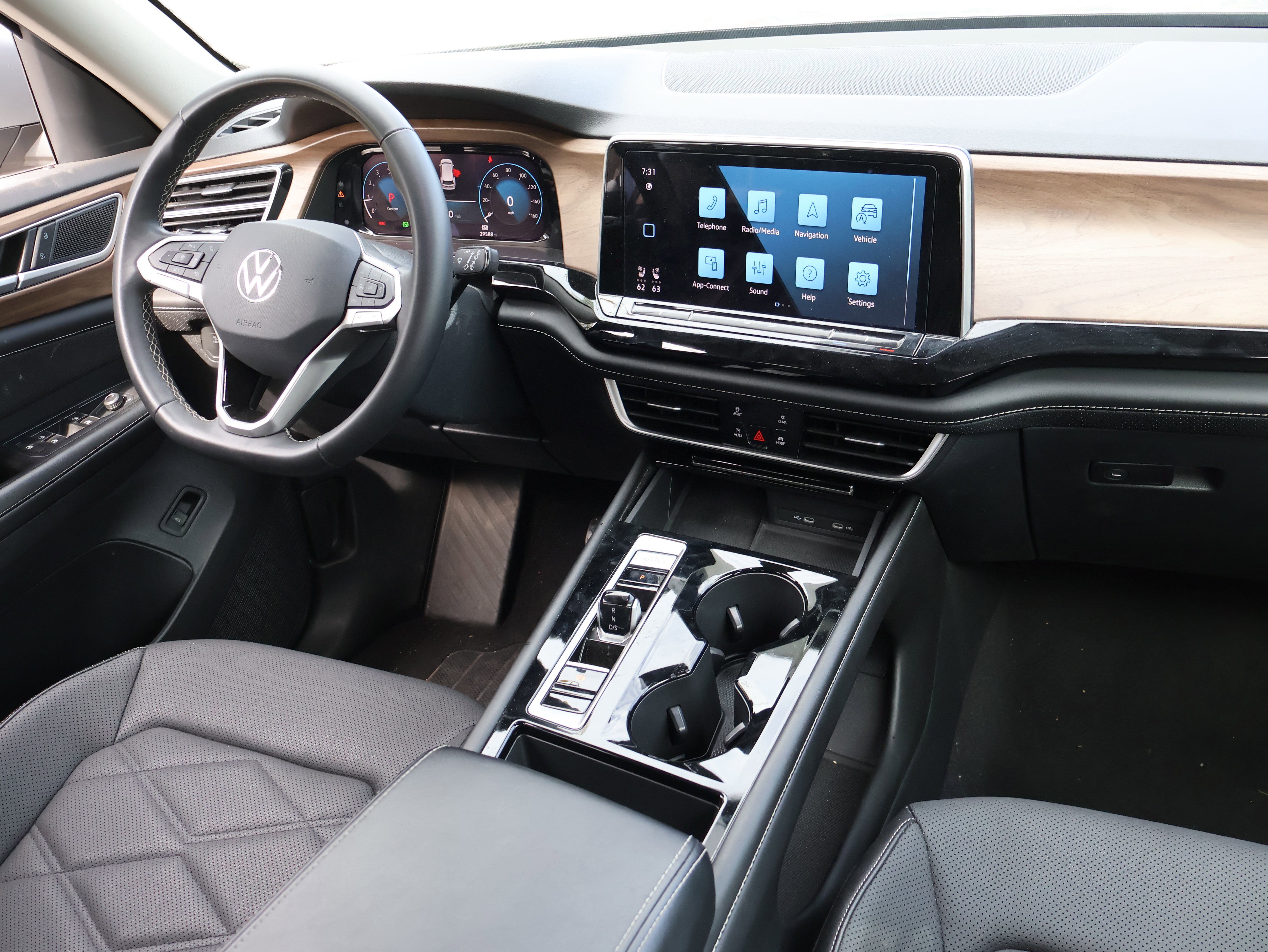 Used 2024 Volkswagen Atlas SE image 23