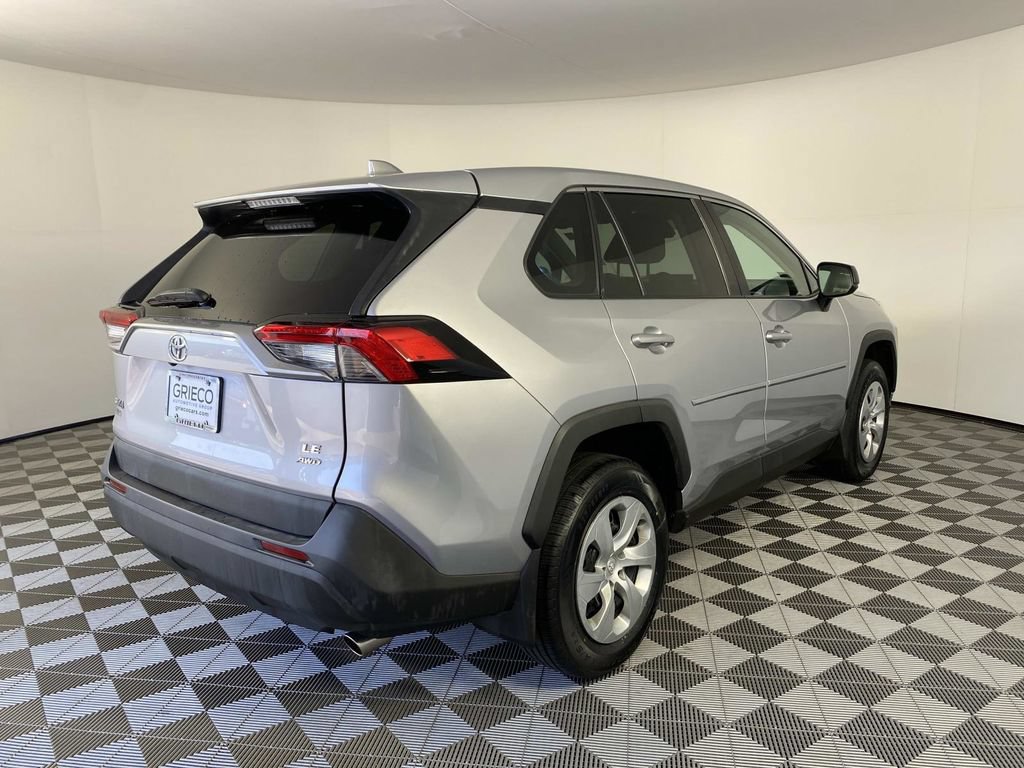 Used 2022 Toyota RAV4 LE AWD/4WD image 9