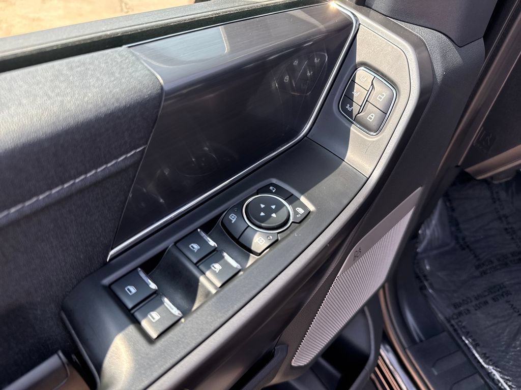 Used 2025 Ford F150 Lariat AWD/4WD image 16