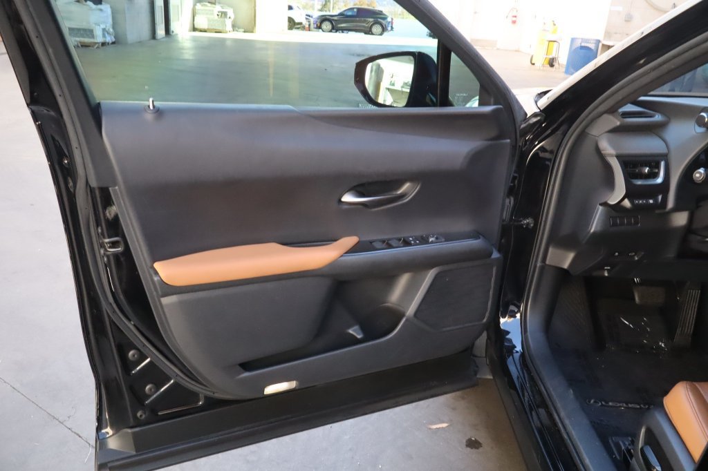 Used 2020 Lexus UX 250h w/ Premium Package AWD/4WD image 18
