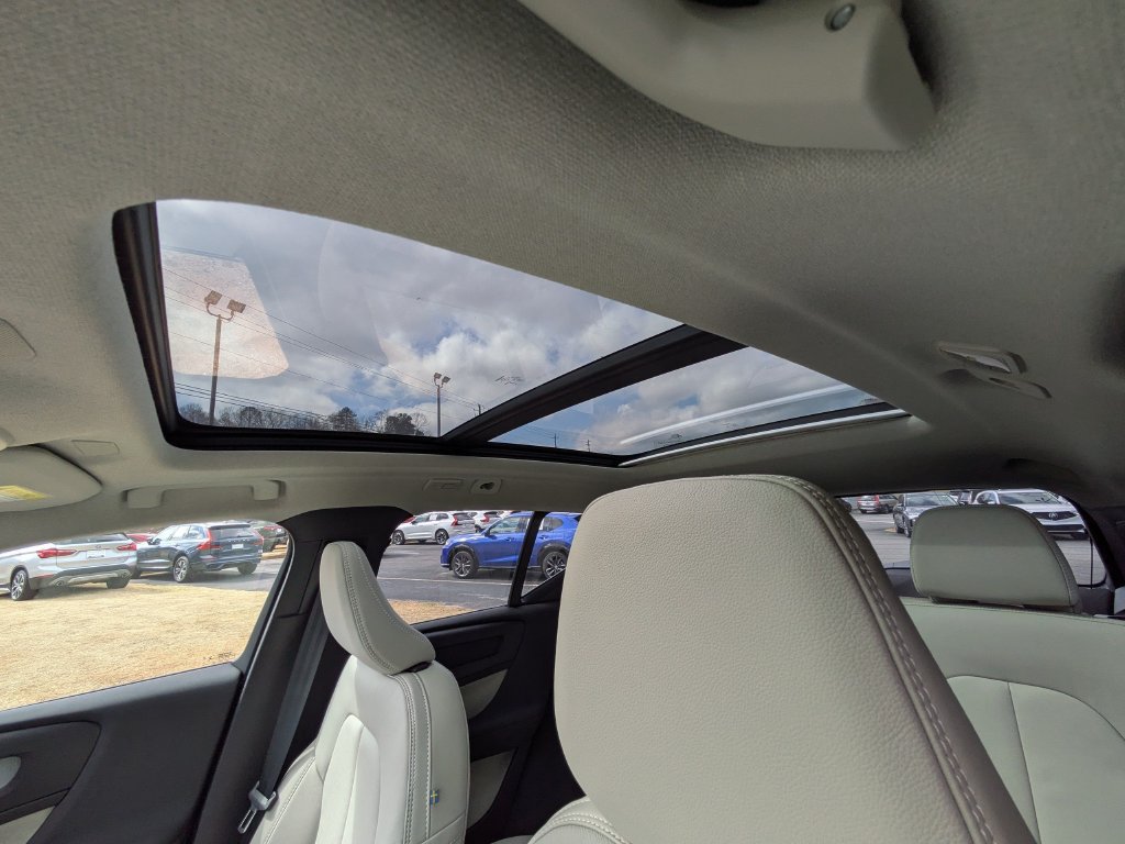 New 2026 Volvo XC40 B4 Plus w/ Climate Package FWD image 21
