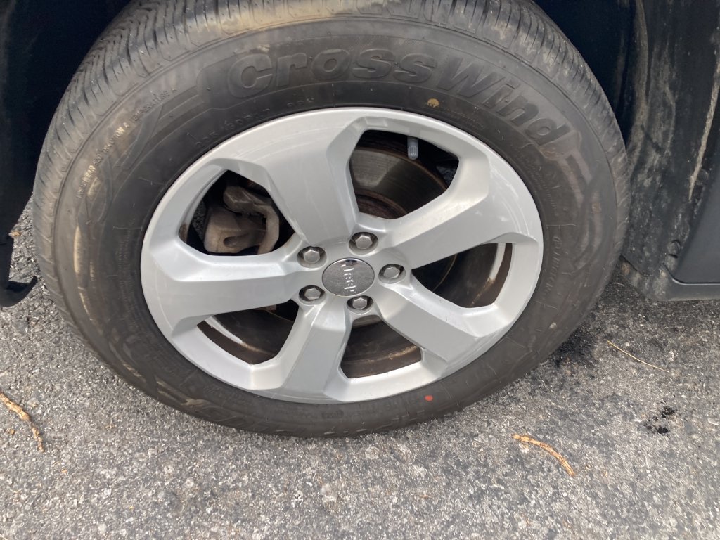 Used 2019 Jeep Compass Latitude w/ Cold Weather Group AWD/4WD image 34