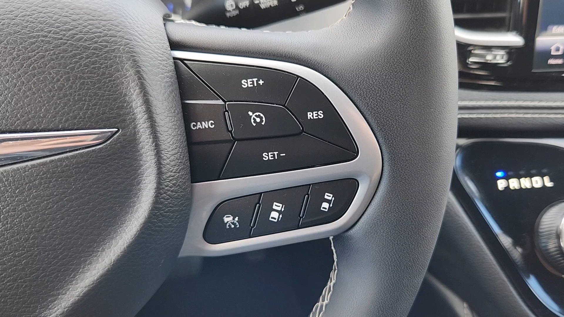 Used 2026 Chrysler Pacifica Limited FWD image 14