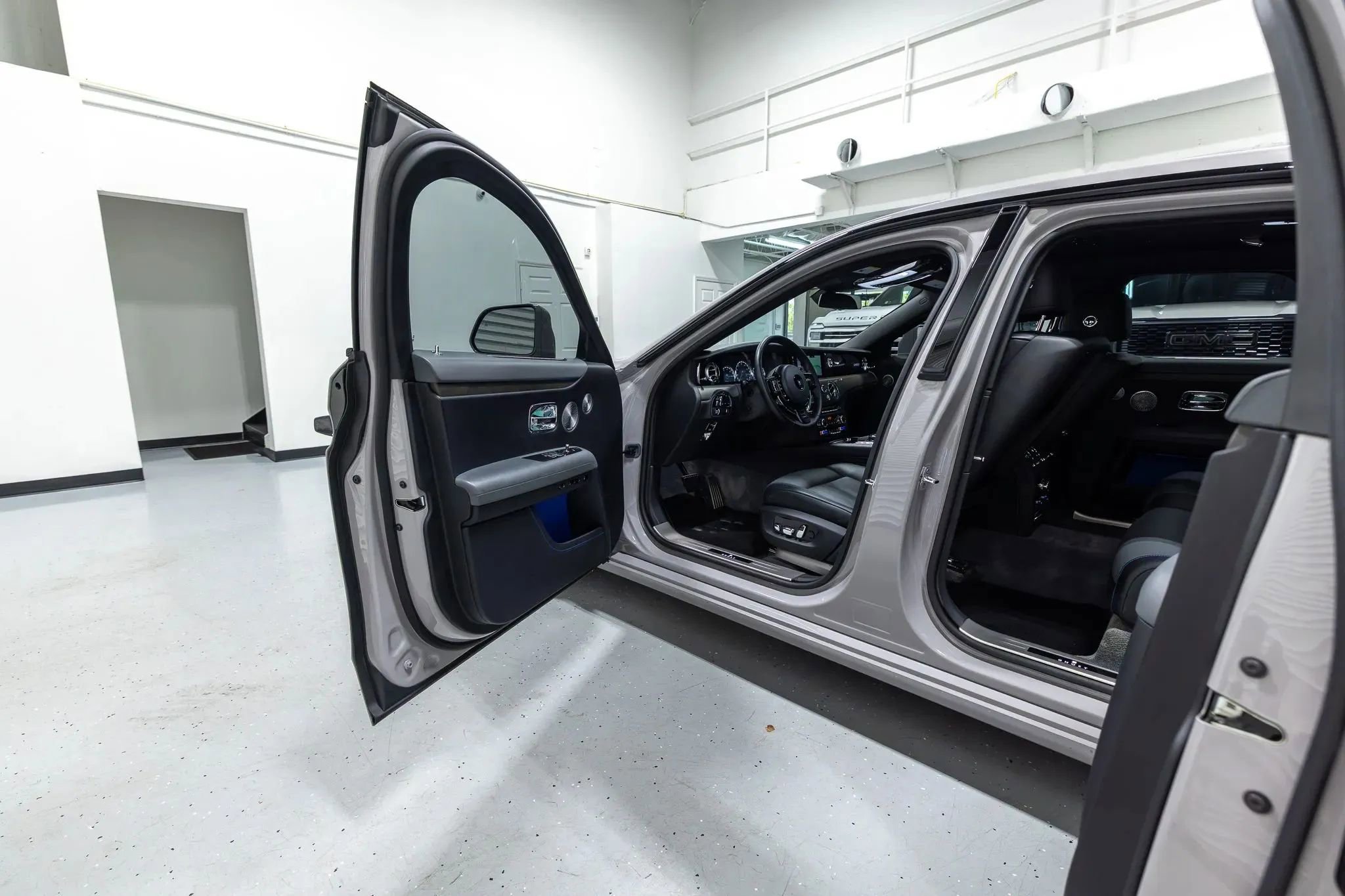Used 2021 Rolls-Royce Ghost AWD/4WD image 36