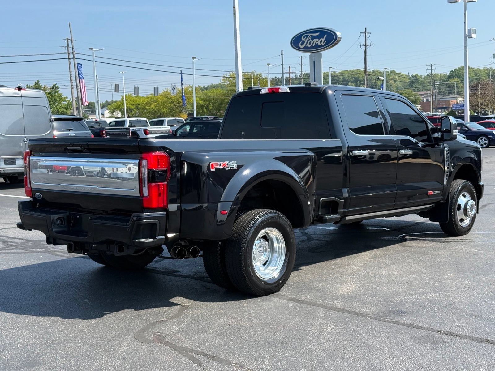 Used 2024 Ford F350 Limited w/ FX4 Off-Road Package AWD/4WD image 4