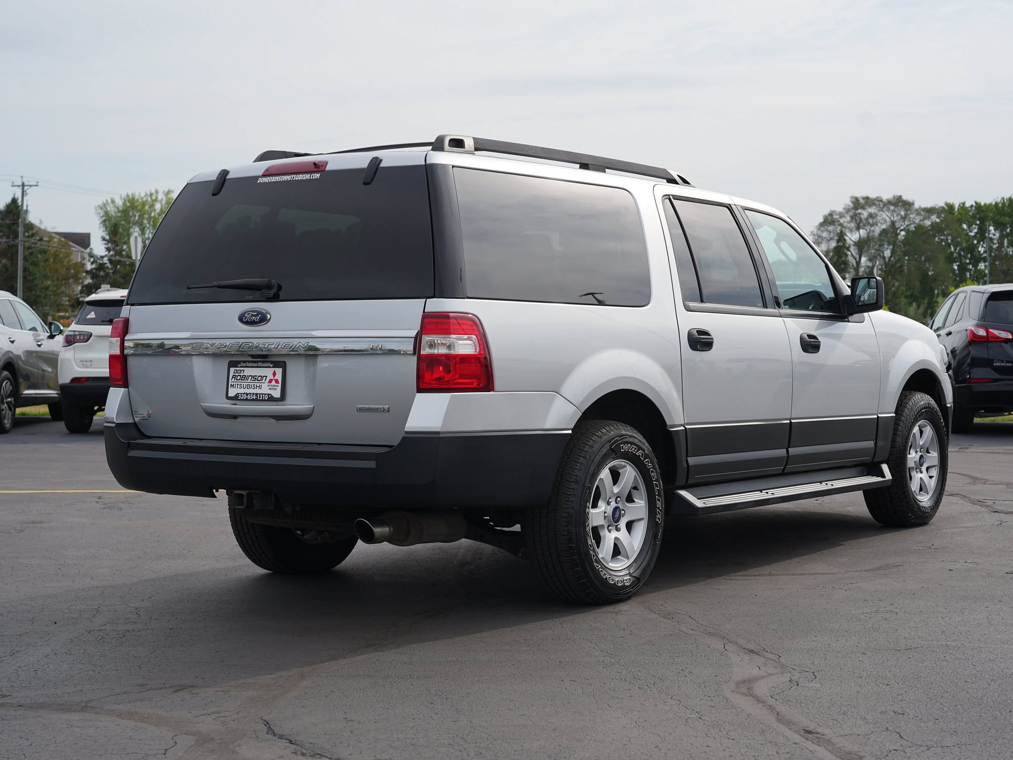 Used 2017 Ford Expedition EL XL w/ Equipment Group 101A RWD image 3