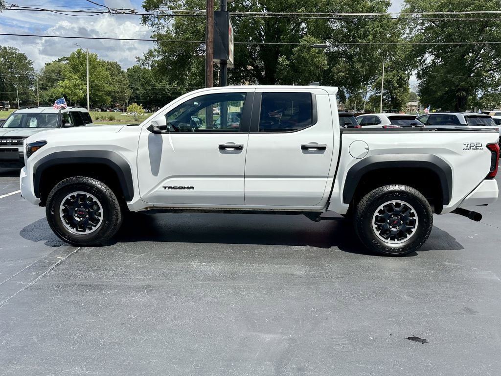 Used 2025 Toyota Tacoma 4x4 Double Cab image 2