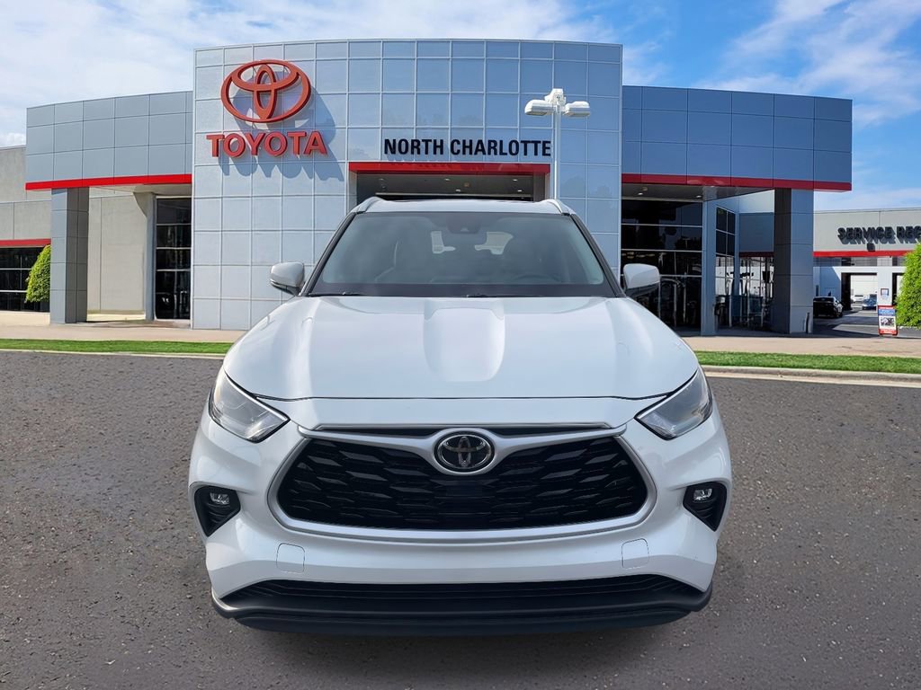 Used 2021 Toyota Highlander XLE image 4