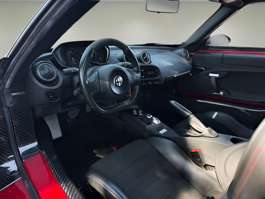 Used 2015 Alfa Romeo 4C Launch Edition w/ Convenience Group RWD image 16