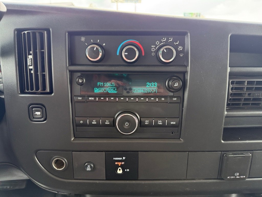 Used 2018 Chevrolet Express 3500 w/ Driver Convenience Package RWD image 16