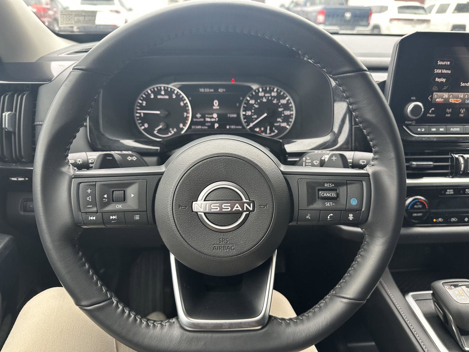 Used 2025 Nissan Pathfinder SV image 9