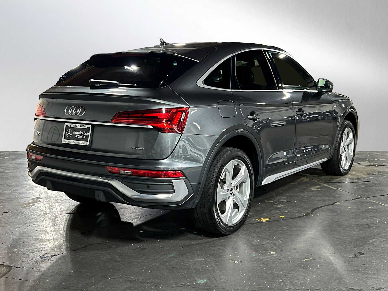 Used 2021 Audi Q5 2.0T Premium Plus w/ Premium Plus Package AWD/4WD image 3
