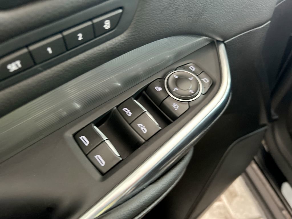 Used 2025 Cadillac XT4 Premium Luxury FWD image 11