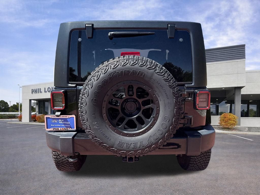 Used 2017 Jeep Wrangler Sahara AWD/4WD image 7