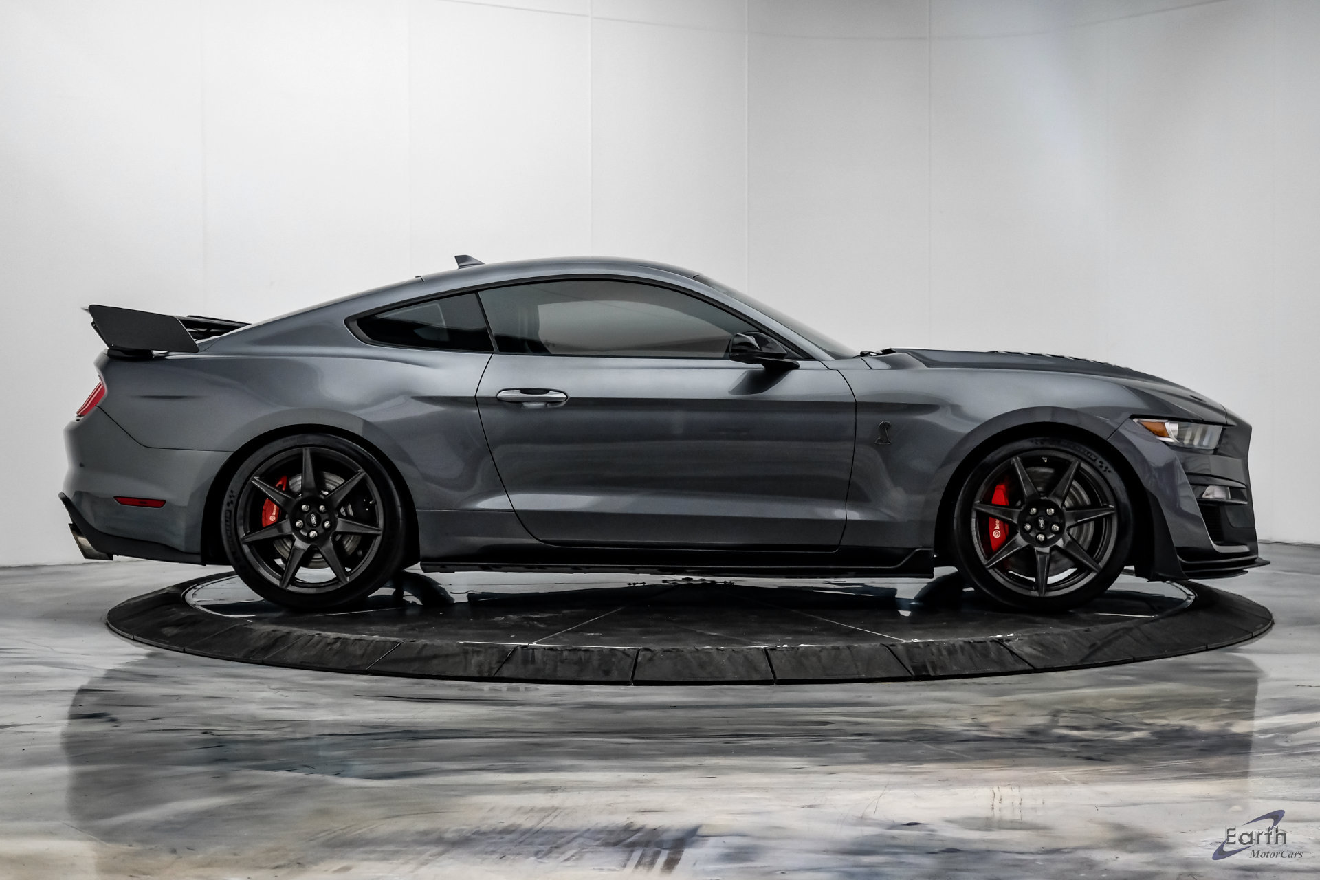 Used 2021 Ford Mustang Shelby GT500 w/ Carbon Fiber Track Pack RWD image 24