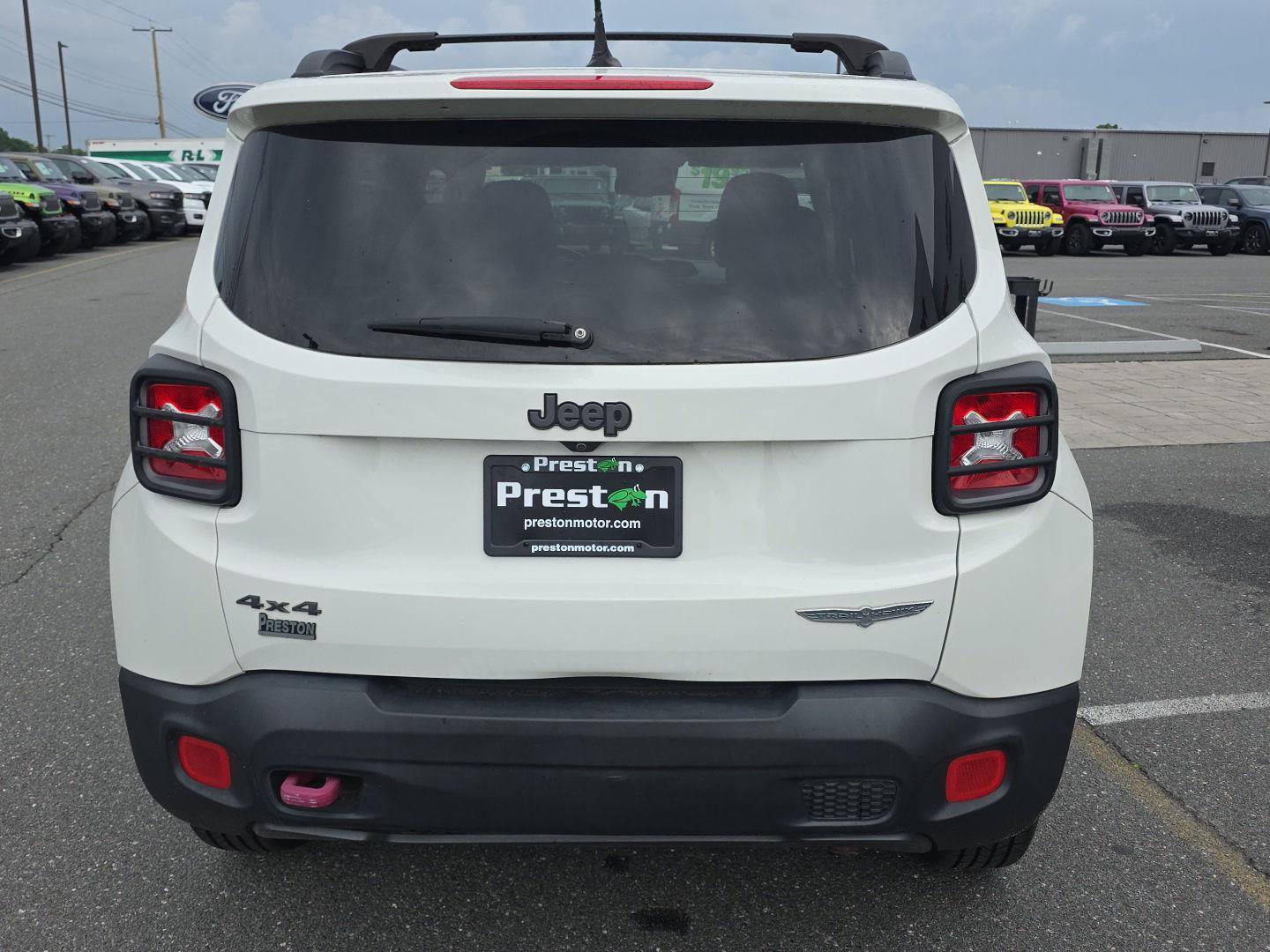 Used 2017 Jeep Renegade Trailhawk AWD/4WD image 8