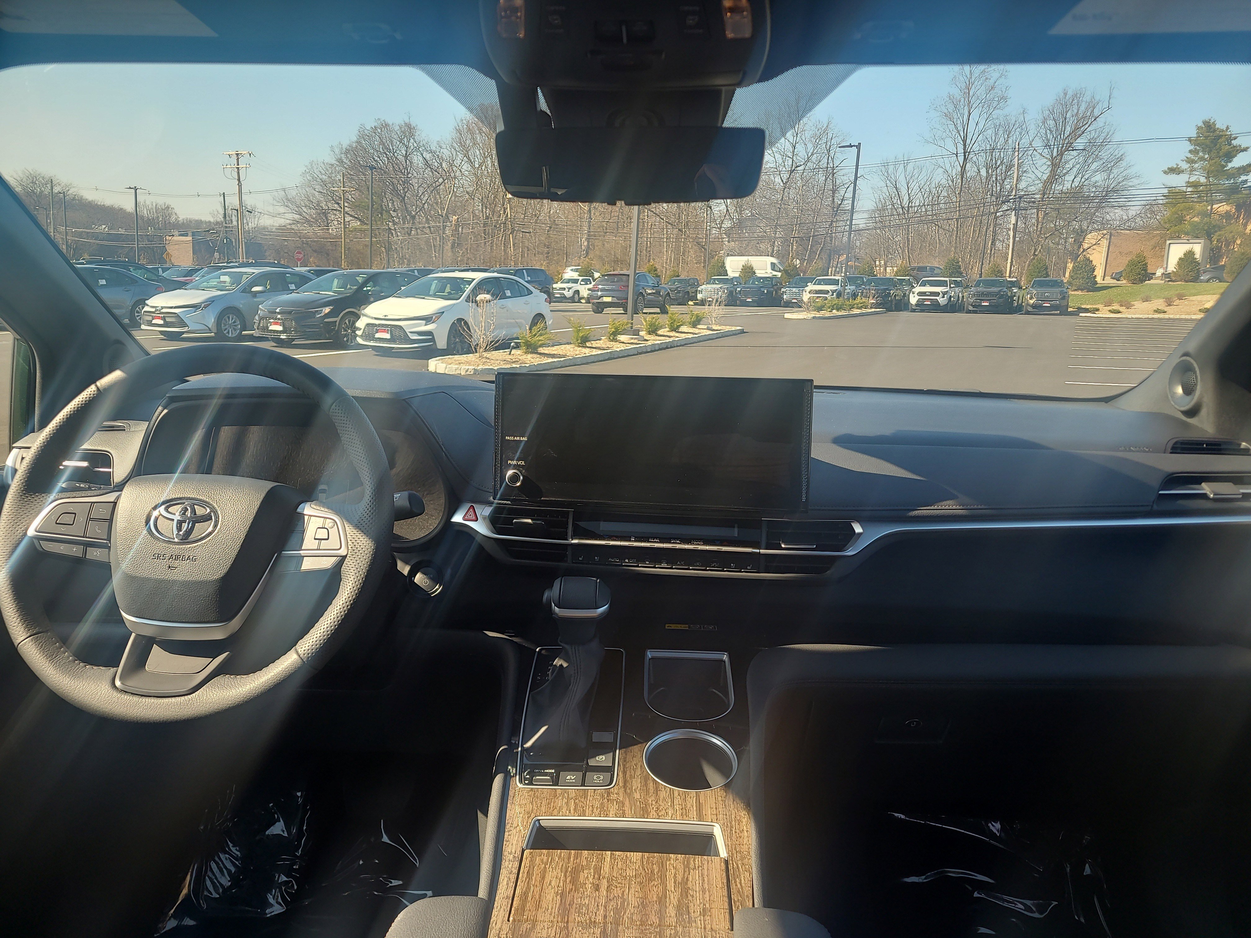 Used 2025 Toyota Sienna Limited image 19