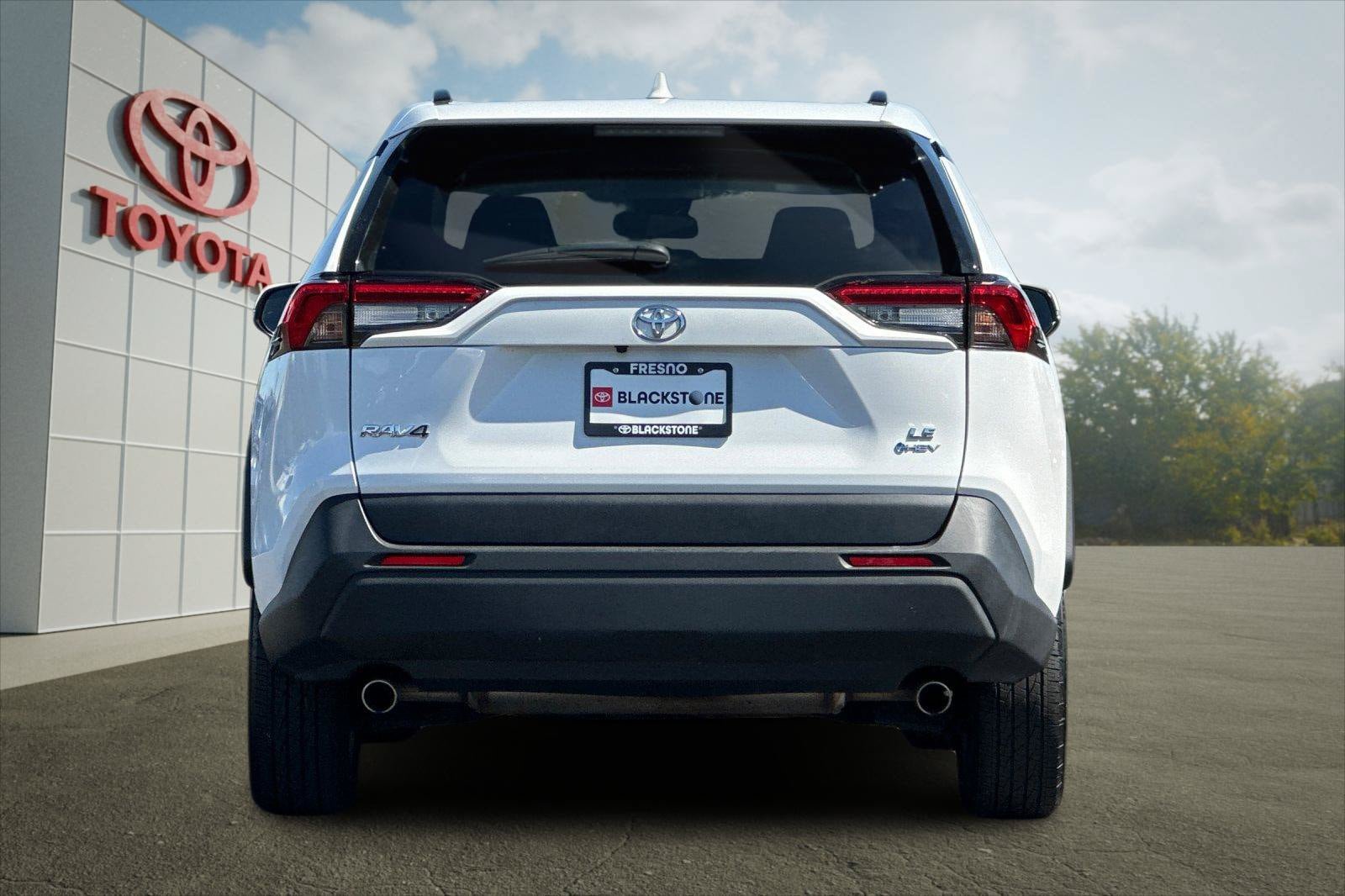 Used 2025 Toyota RAV4 LE AWD/4WD image 4