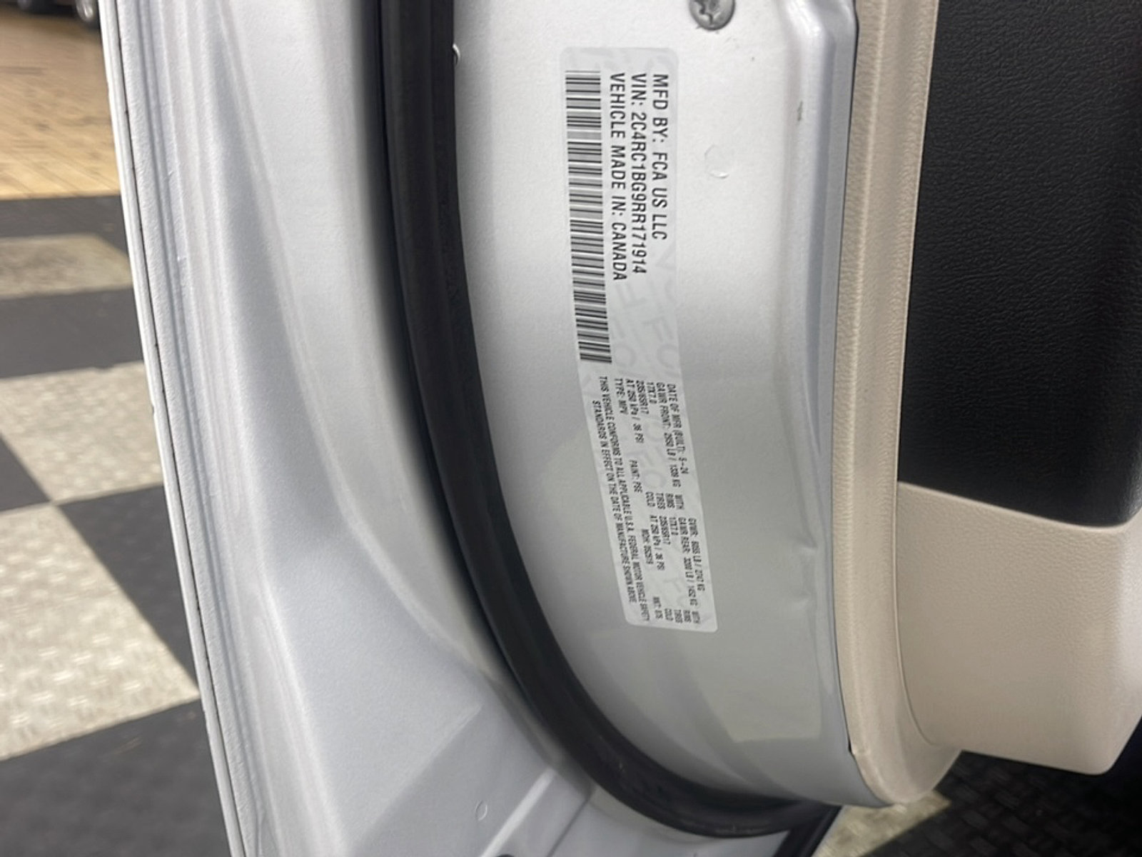 Used 2024 Chrysler Pacifica Touring-L FWD image 28