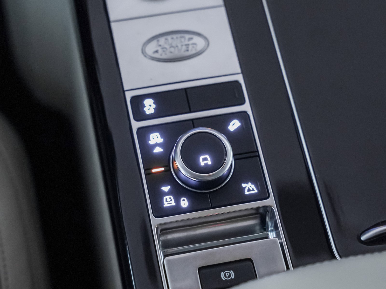 Used 2020 Land Rover Range Rover HSE image 17