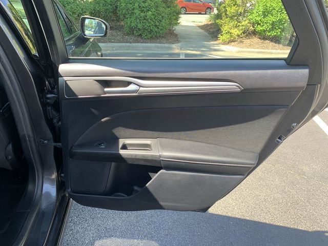 Used 2019 Ford Fusion SE FWD image 11