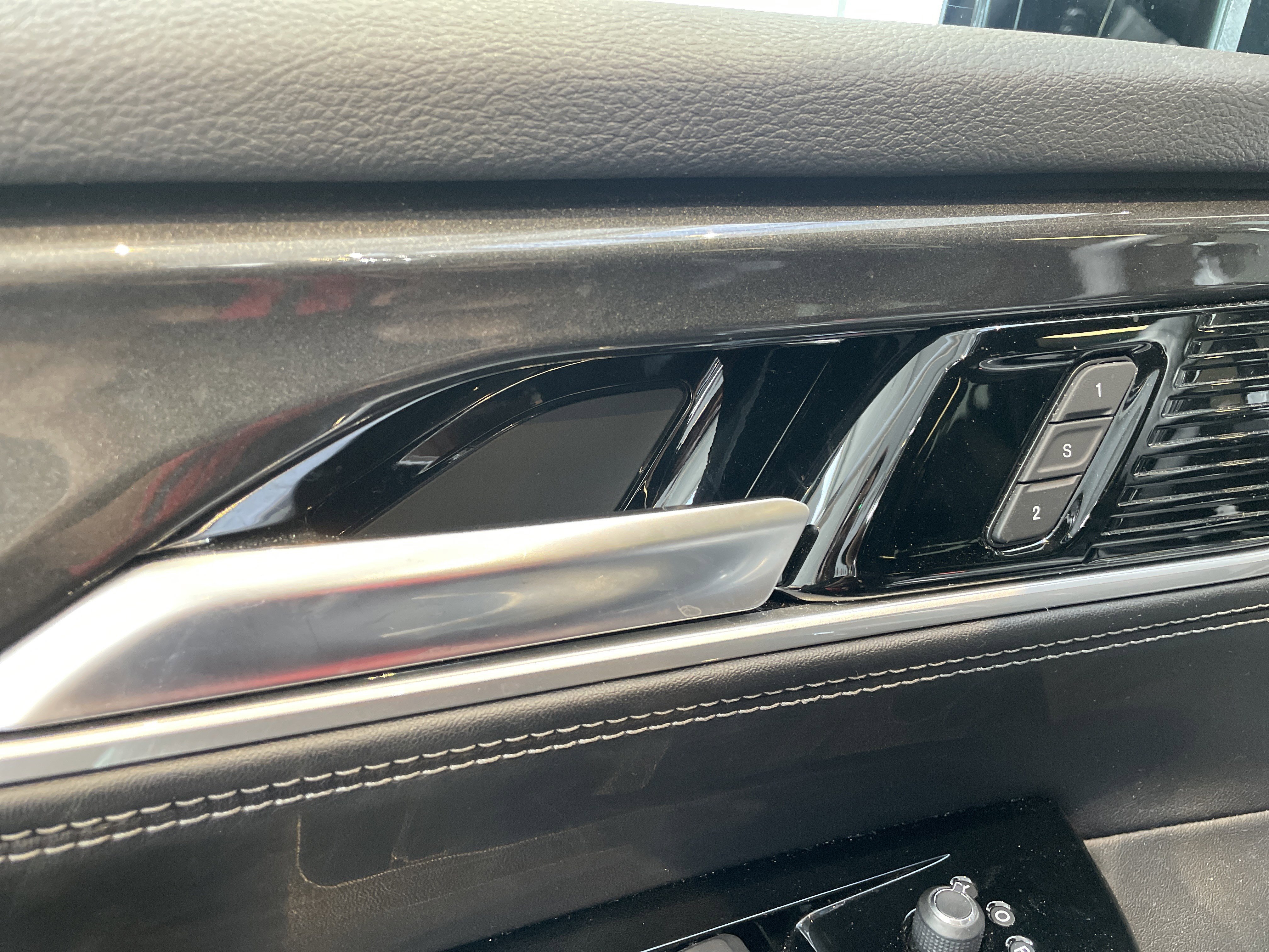 Used 2023 Jeep Wagoneer 4WD w/ Convenience Group I image 15