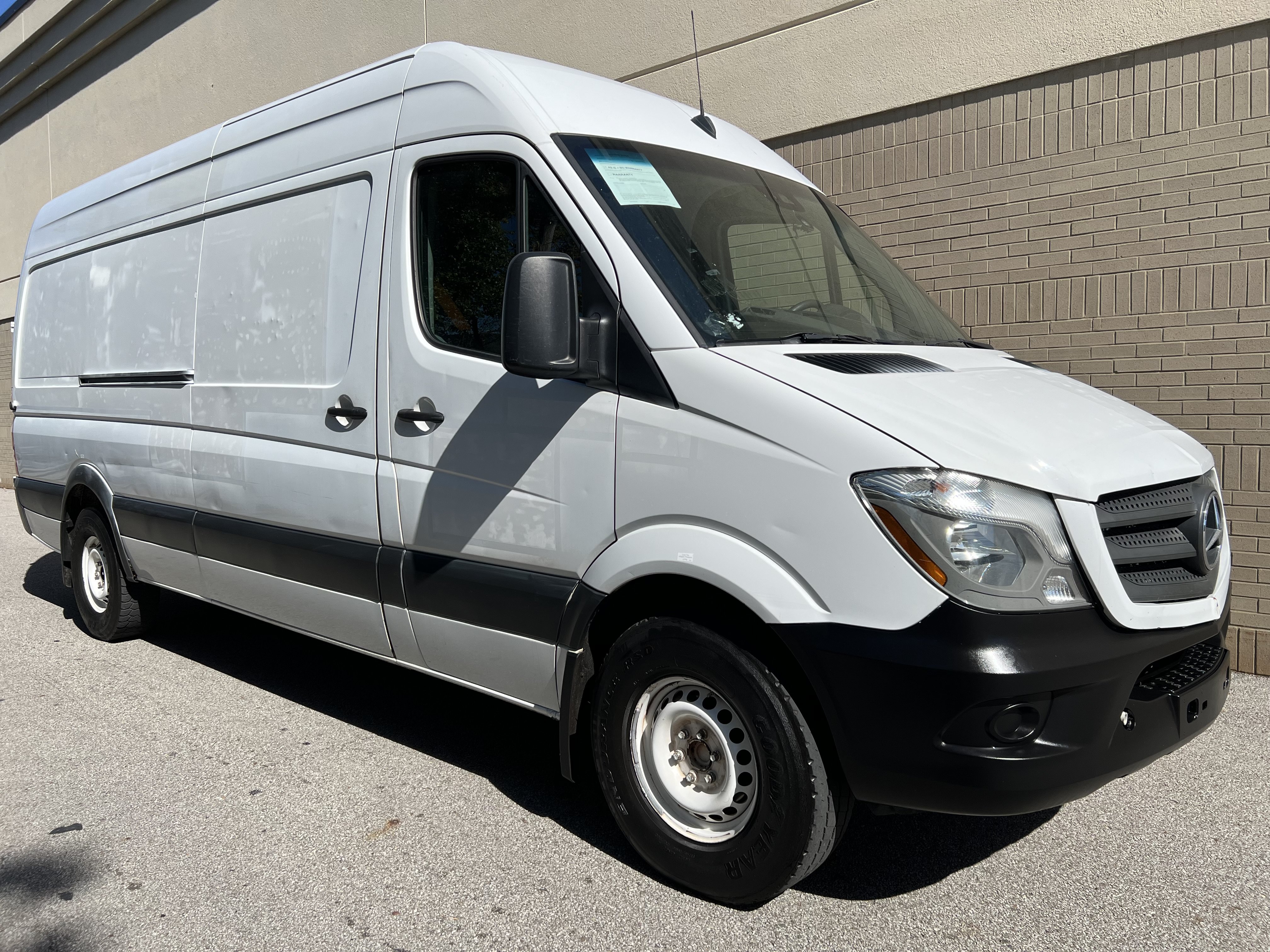Used 2016 Mercedes-Benz Sprinter 2500 image 11