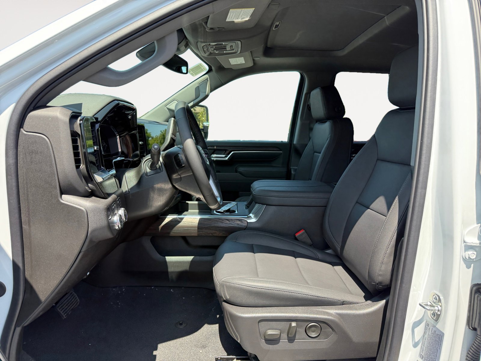 New 2025 GMC Sierra 2500 SLT w/ SLT Premium Package image 10