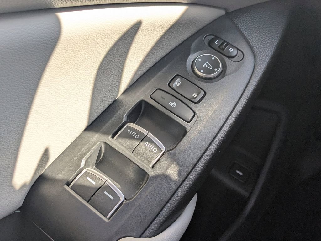 Used 2018 Honda Accord Touring image 10