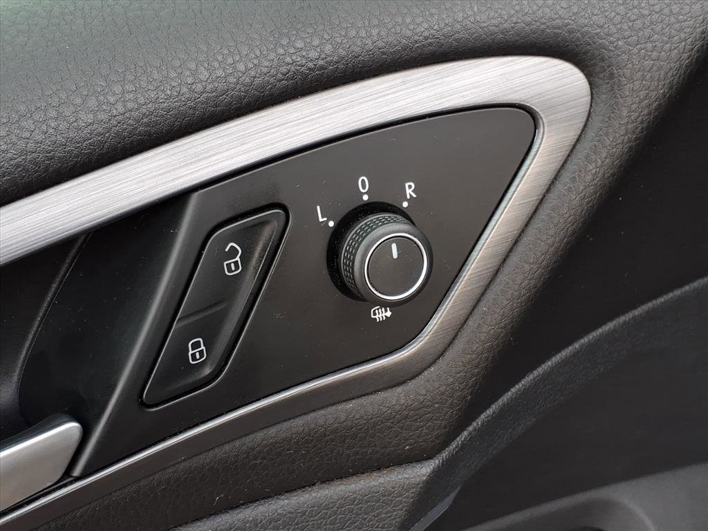 Used 2018 Volkswagen Golf S image 17