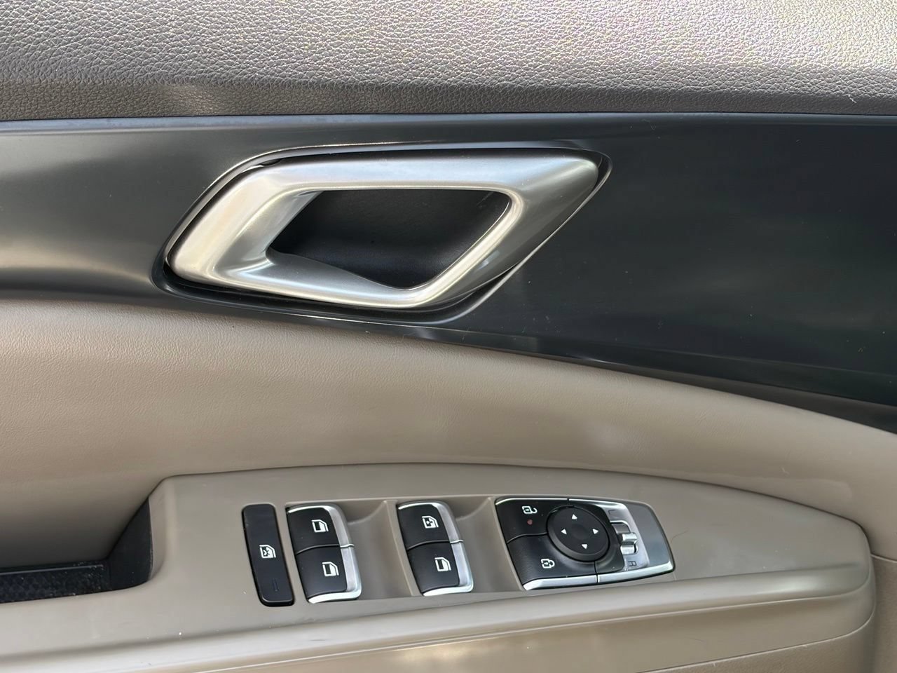 Used 2026 Kia Carnival FWD image 6