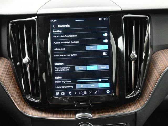 Used 2023 Volvo XC60 B5 Plus w/ Protection Package Premier image 17