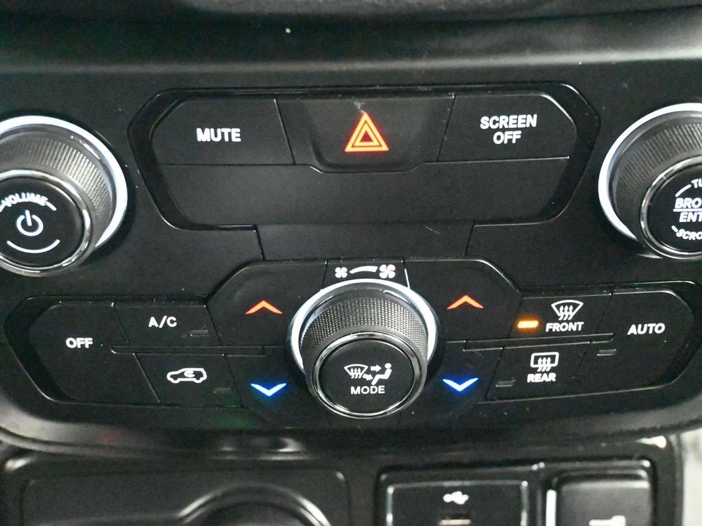 Certified 2020 Jeep Renegade Latitude w/ Cold Weather Group image 25