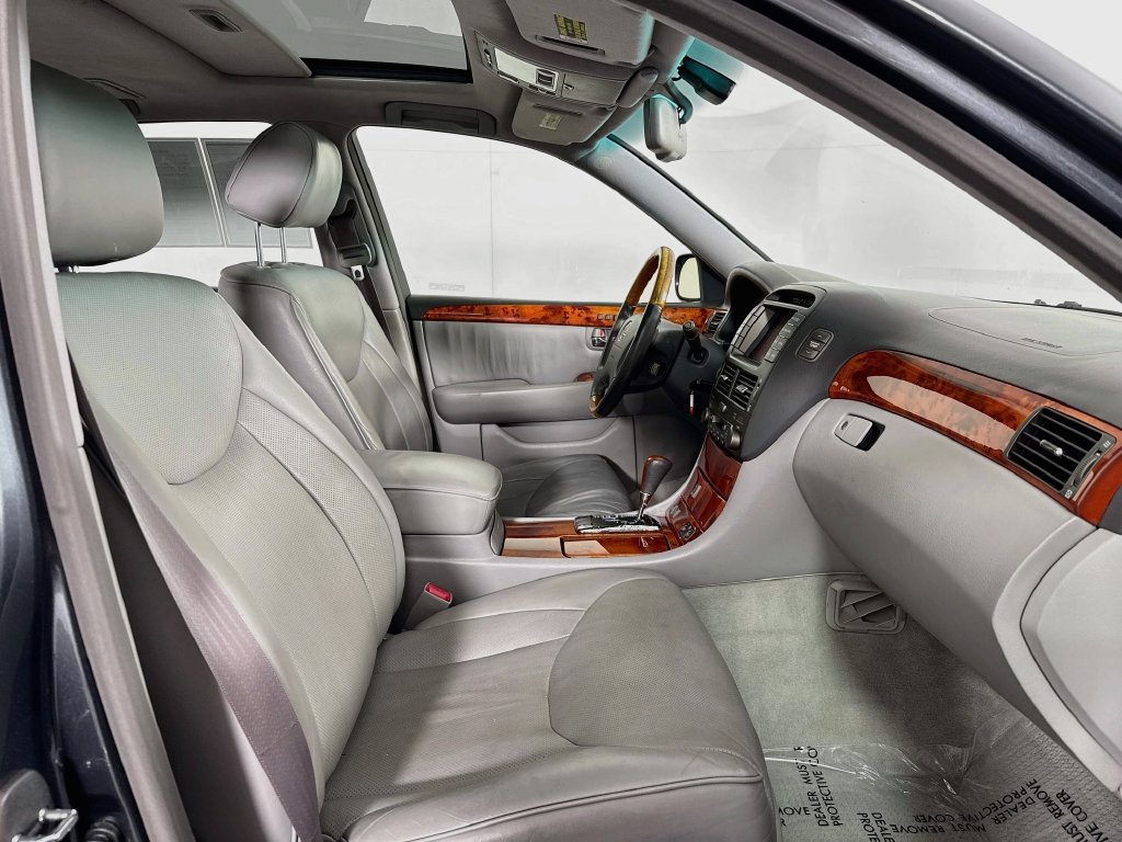 Used 2004 Lexus LS 430 w/ Modern Luxury Pkg RWD image 34