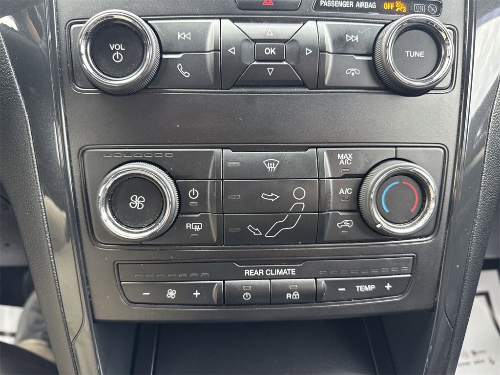 Used 2018 Ford Explorer XLT image 18