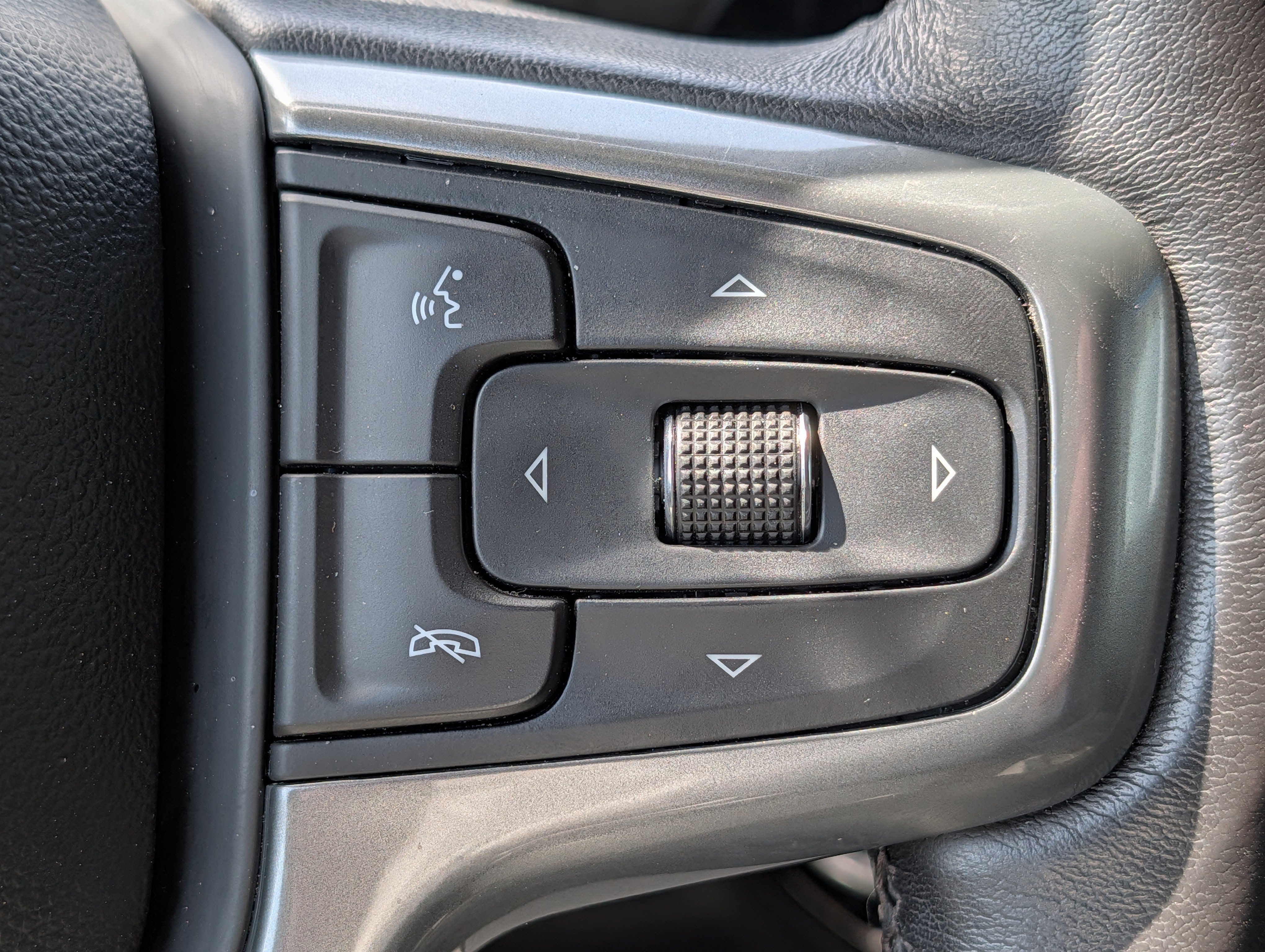Used 2022 Chevrolet Silverado 1500 LT AWD/4WD image 24