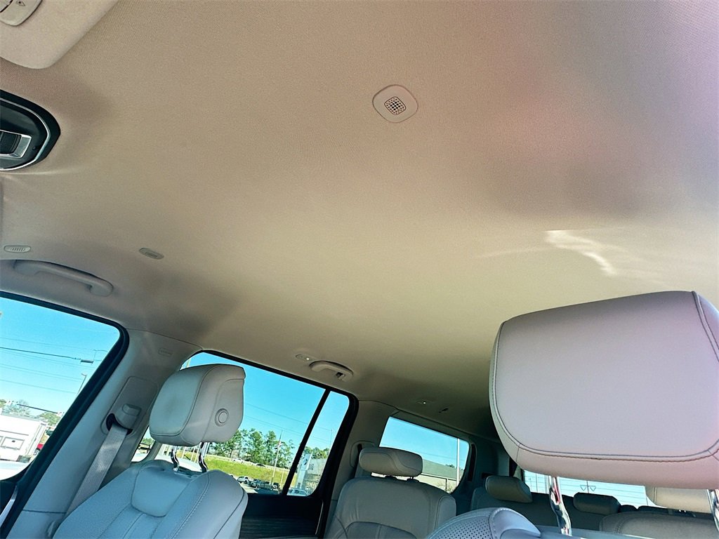 Used 2023 Jeep Wagoneer Series III w/ Preferred Equipment Group image 11