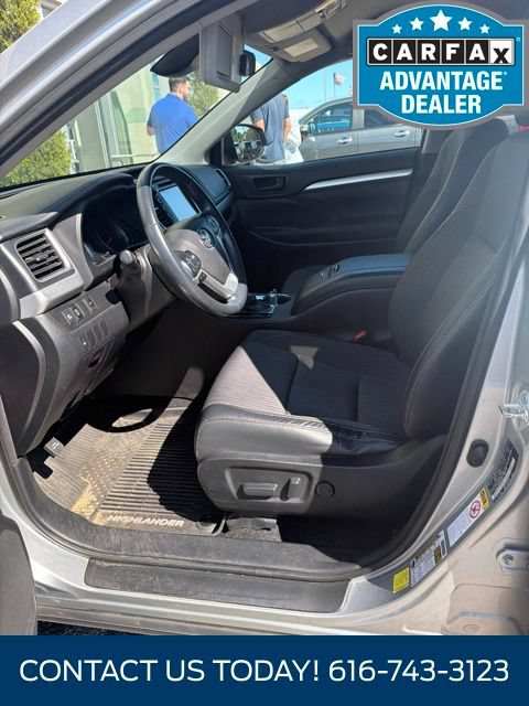 Used 2017 Toyota Highlander Plus w/ Protection Package #3 AWD/4WD image 5