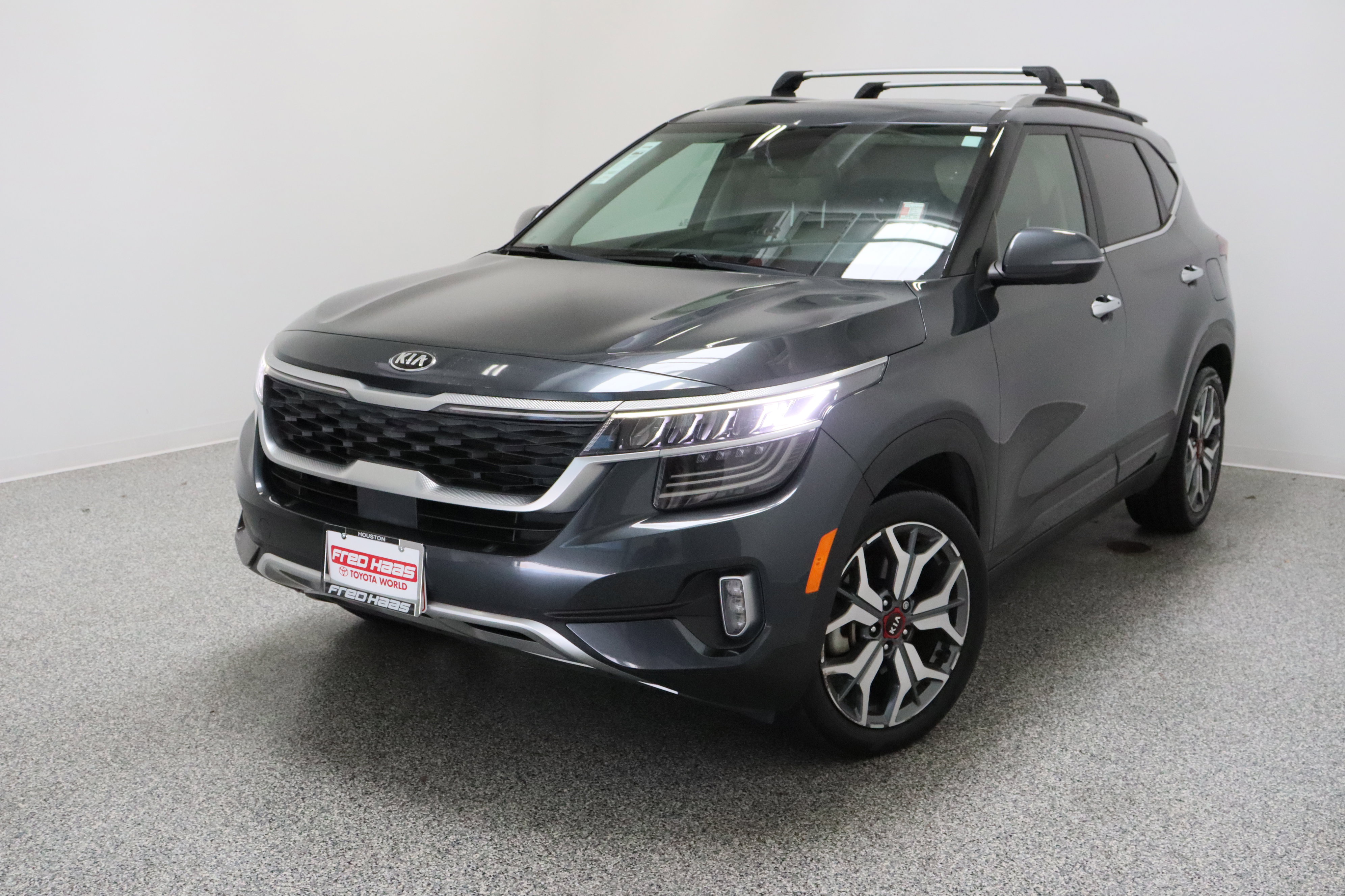 Used 2021 Kia Seltos SX w/ SX Sunroof Package AWD/4WD image 2