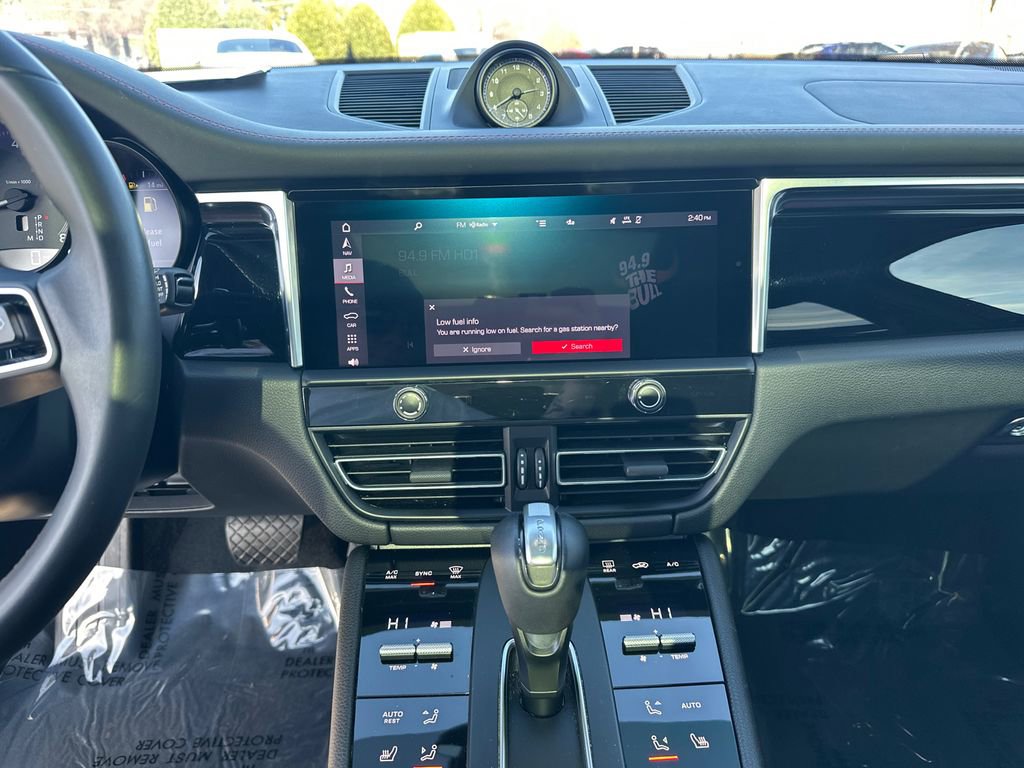 Used 2022 Porsche Macan Base image 28