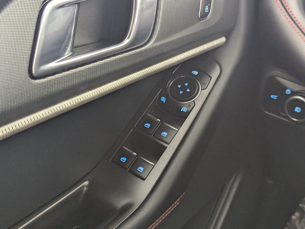 Used 2025 Ford Explorer ST-Line w/ ST-Line Street Pack image 18