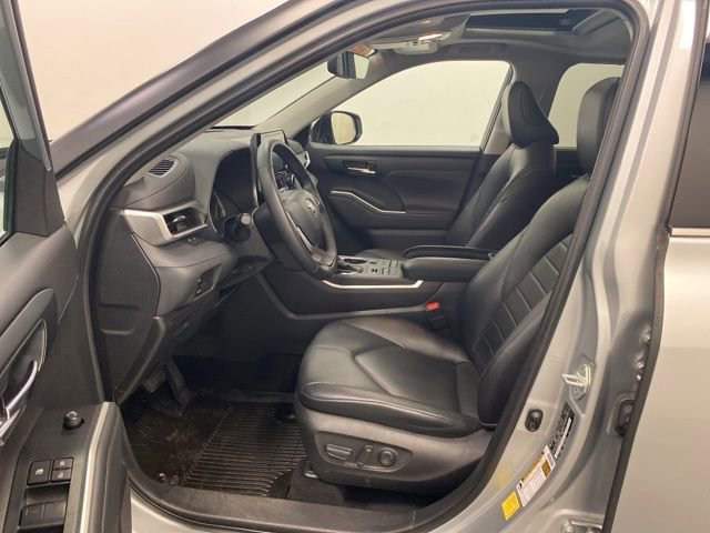 Used 2022 Toyota Highlander XLE image 8