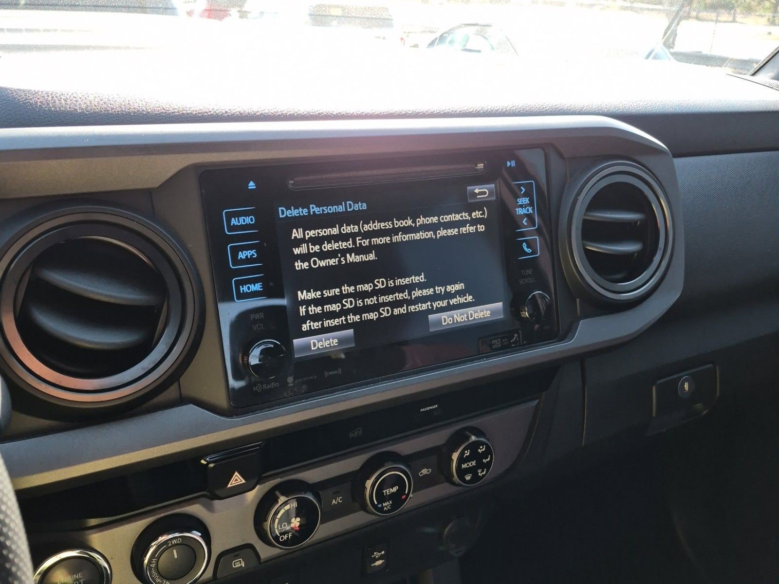 Used 2017 Toyota Tacoma TRD Sport w/ Tow Package (A/T) image 8