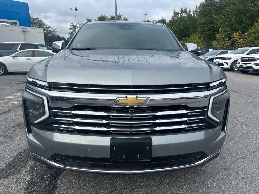 Used 2025 Chevrolet Suburban Premier AWD/4WD image 2