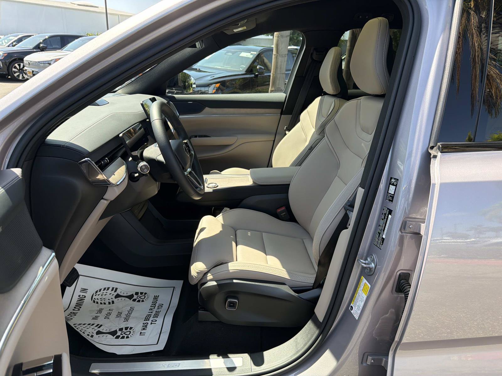 Used 2026 Volvo EX90 Plus RWD image 17