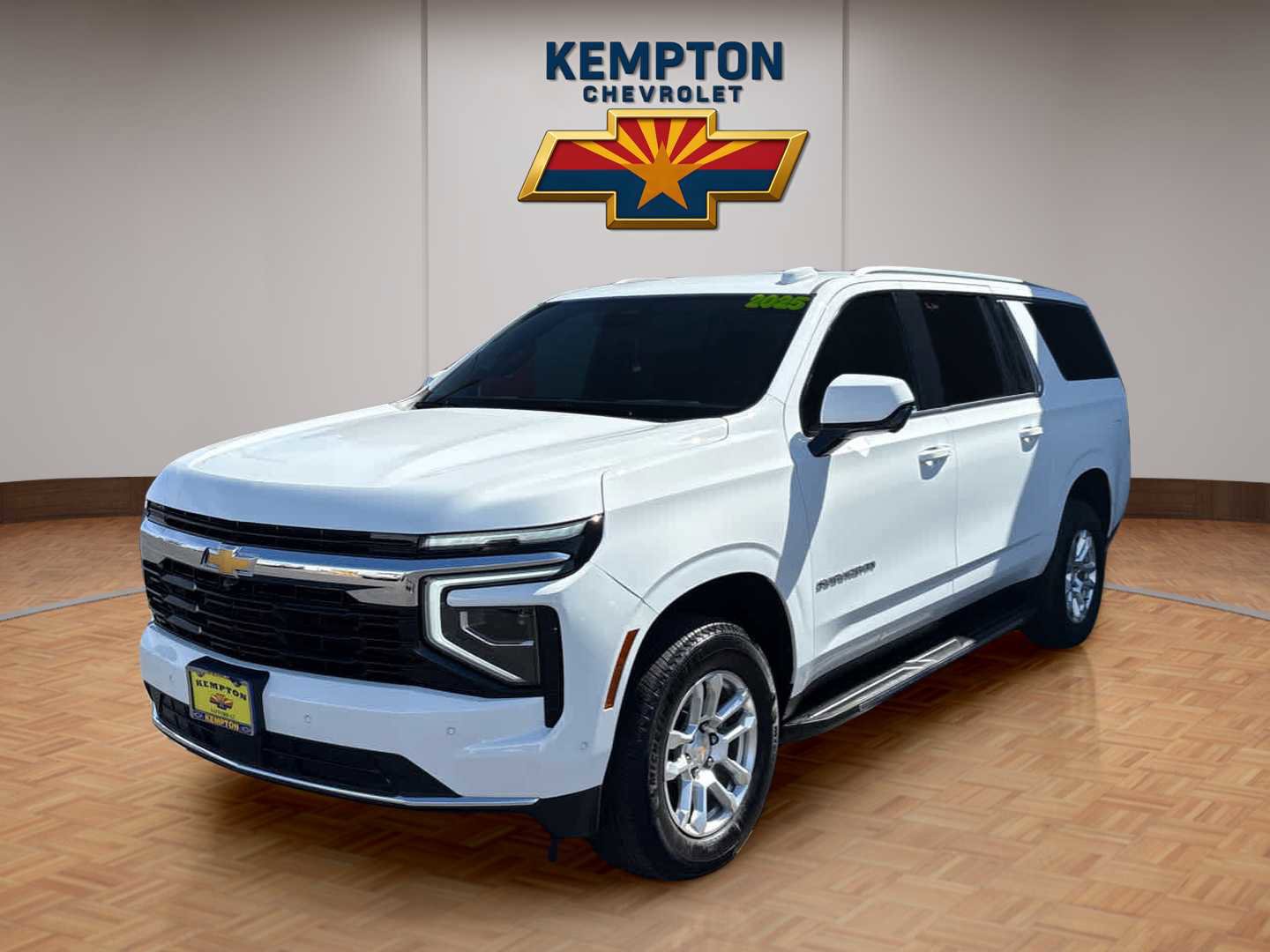 Used 2025 Chevrolet Suburban LS RWD image 2